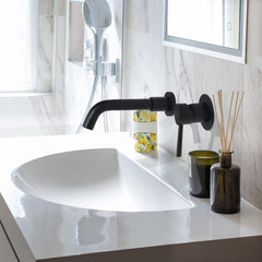 PHASAT stenska medeninasta armatura za umivalnik z 360° vrtljivim izlivom