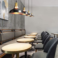 Vintage viseča svetilka – črna kovina, retro senčnik, 40W