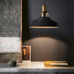 Vintage viseča svetilka – črna kovina, retro senčnik, 40W