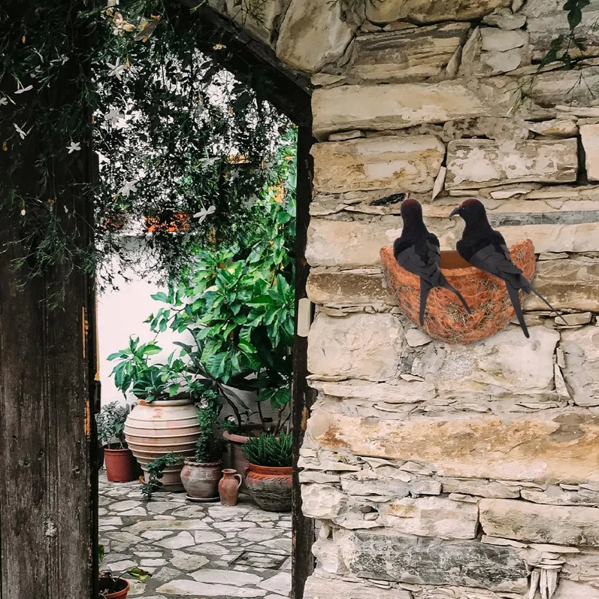 TOGEVAL Okrasno Lastovičje Gnezdo s Figurami Lastovk 2 Kosa